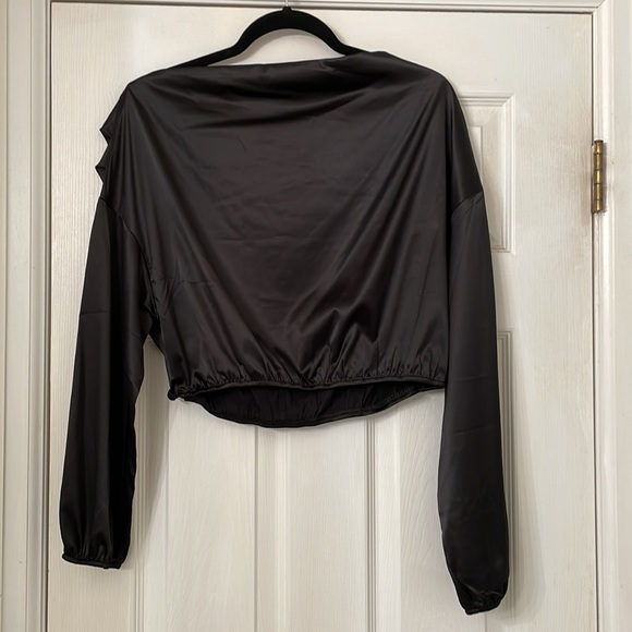 Shein Silky Off the Shoulder Crop - Picture 3 of 3